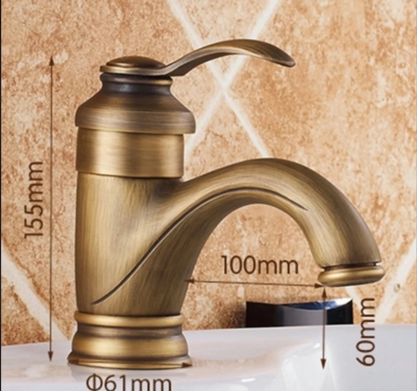 a gold-colored bathroom faucet with measurements and text indicating its dimensions.