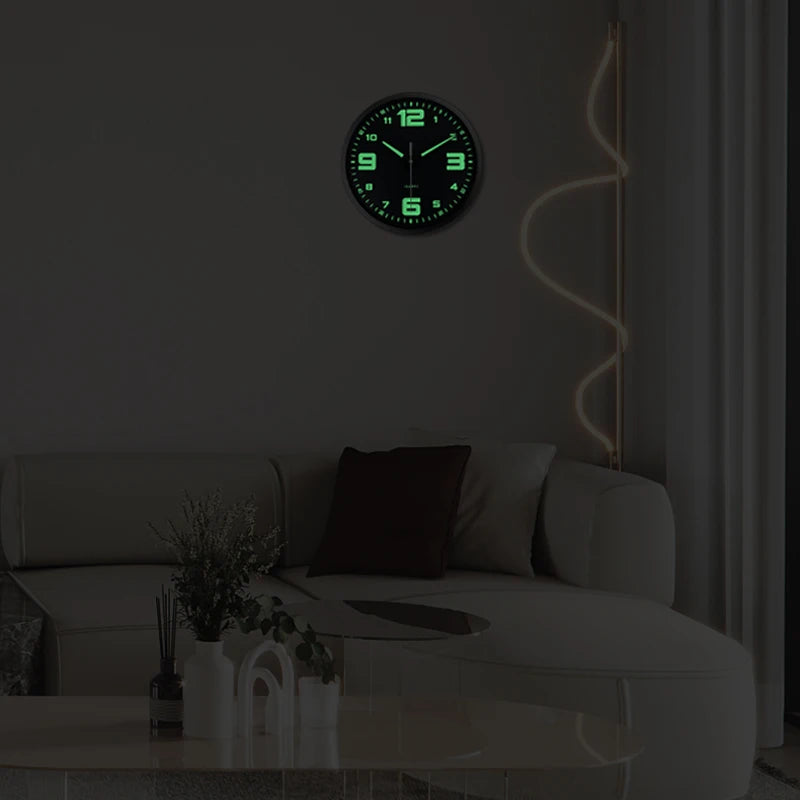 Silent Quartz Glow in Dark Round Wall Timepiece