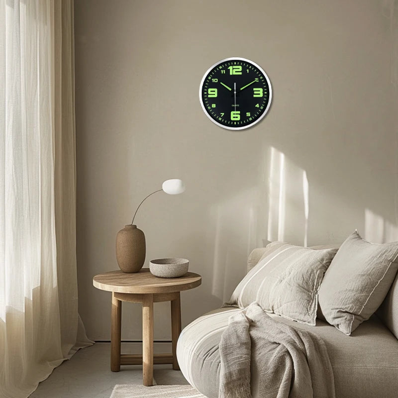 Silent Quartz Glow in Dark Round Wall Timepiece